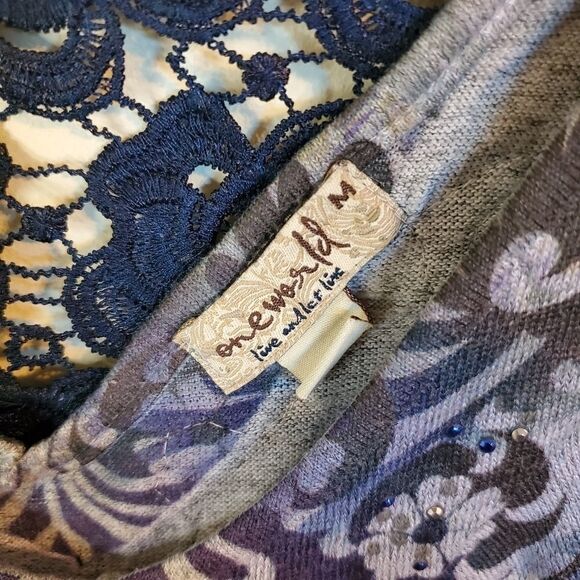 3/4th Sleeve Multicolored V Neck - Picture 7 of 10